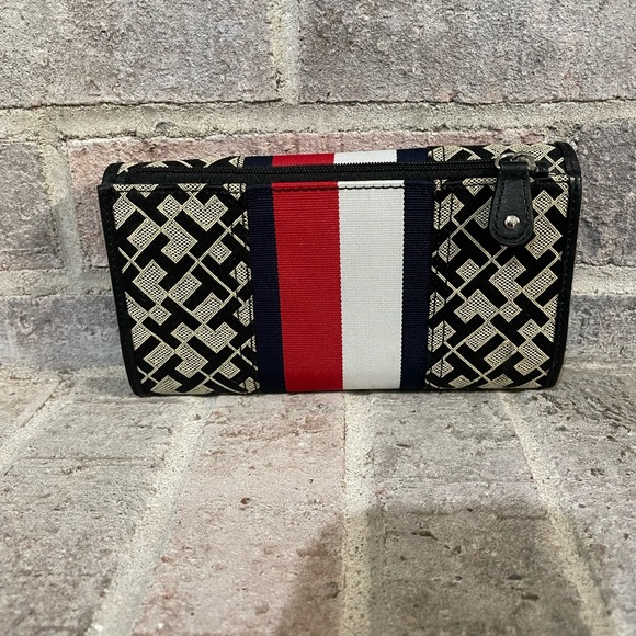 Tommy Hilfiger Black and Red Geometric Clutch - Picture 2 of 6